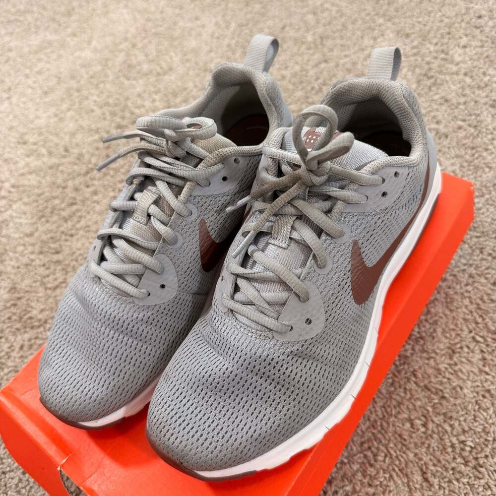 Nike Air Max Motion‎ 2 Gray Rose Gold Running Shoes Womens 9.5